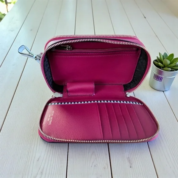 Henri Bendel 712 camera bag with Dustbag - Picture 2 of 6